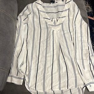 Forever 21 white ivory long sleeve blouse V-neck with black/navy blue stripes. M
